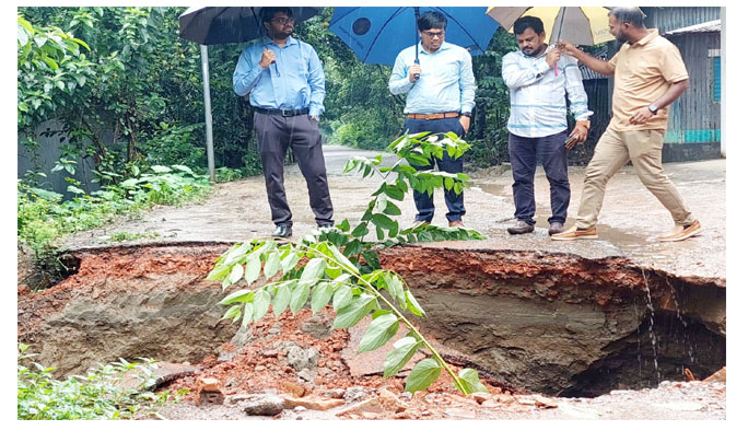 মির্জাপুরে শহর রক্ষা বেড়িবাঁধের বড়দাম ও ফতেপুর-পারদিঘিী রোডে তীব্র ভাঙ্গন