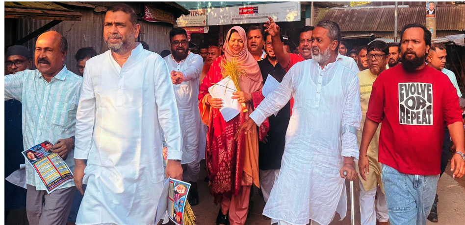 মির্জাপুরে বিএনপি নেতার লিফলেট বিতরণ