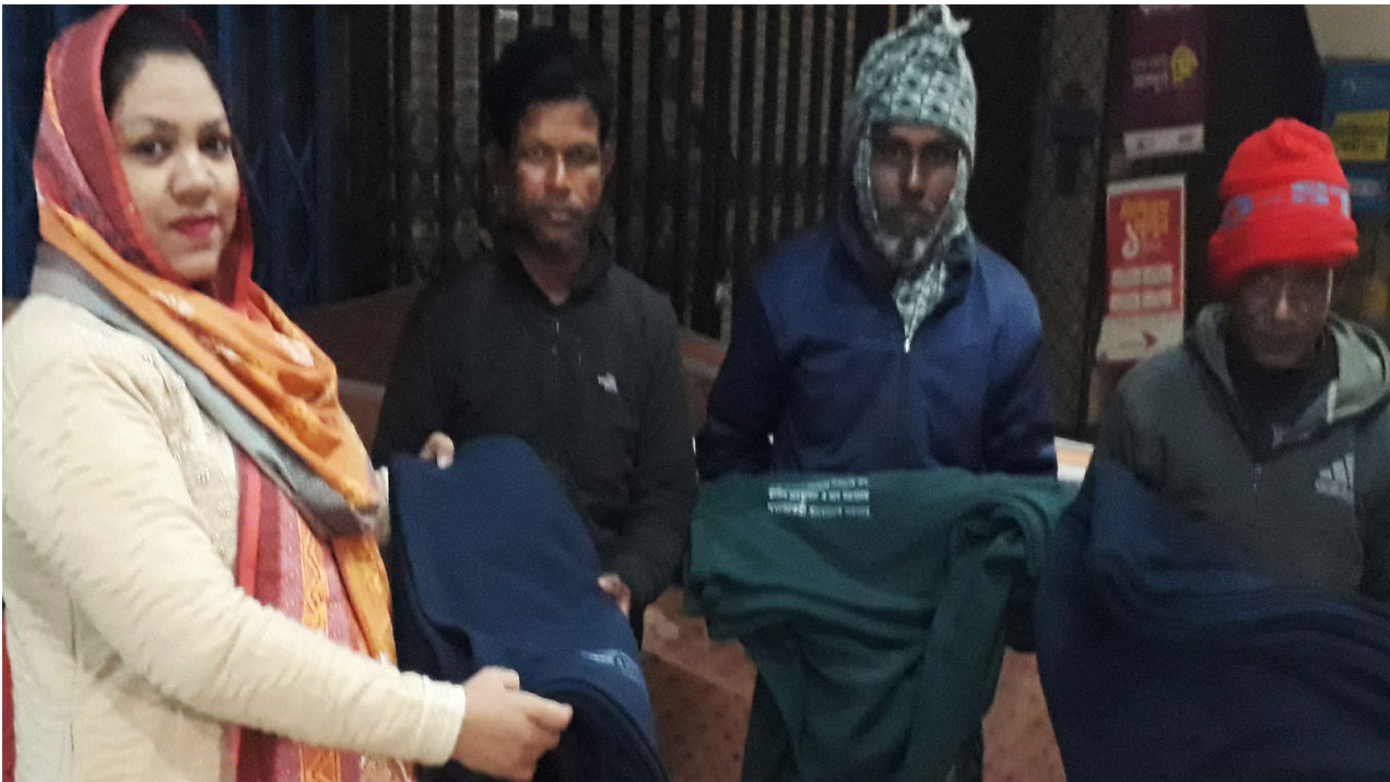 মির্জাপুরে রাতে রাস্তায় ঘুরে অসহায়দের শীতের কম্বল বিতরণ ইউএনওর সুরাইয়া ইয়াসমিনের