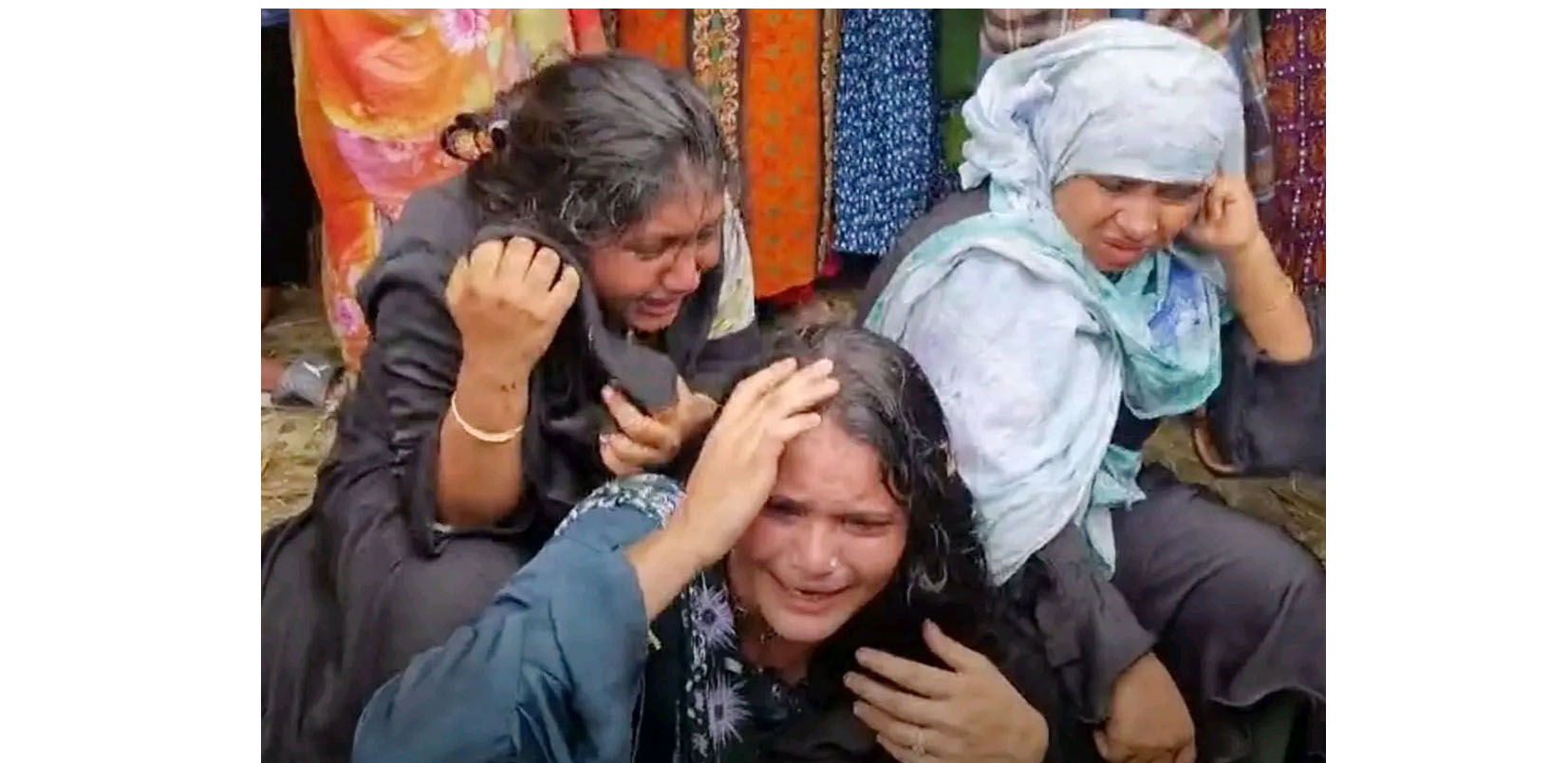 মির্জাপুরে ছিনতাইকারী তিন নারীকে গণধোলাই দিয়ে পুলিশে সোপর্দ, ফাঁস দিয়ে হতাশাগ্রস্থ্য ব্যবসায়ীর আত্নহত্যা