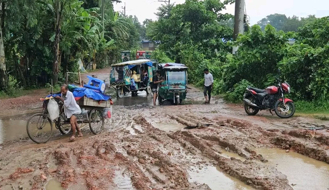 মির্জাপুরে বৃষ্টিতে গ্রামীণ আঞ্চলিক রাস্তা ভেঙ্গে ব্যাপক ক্ষয়-ক্ষতি
