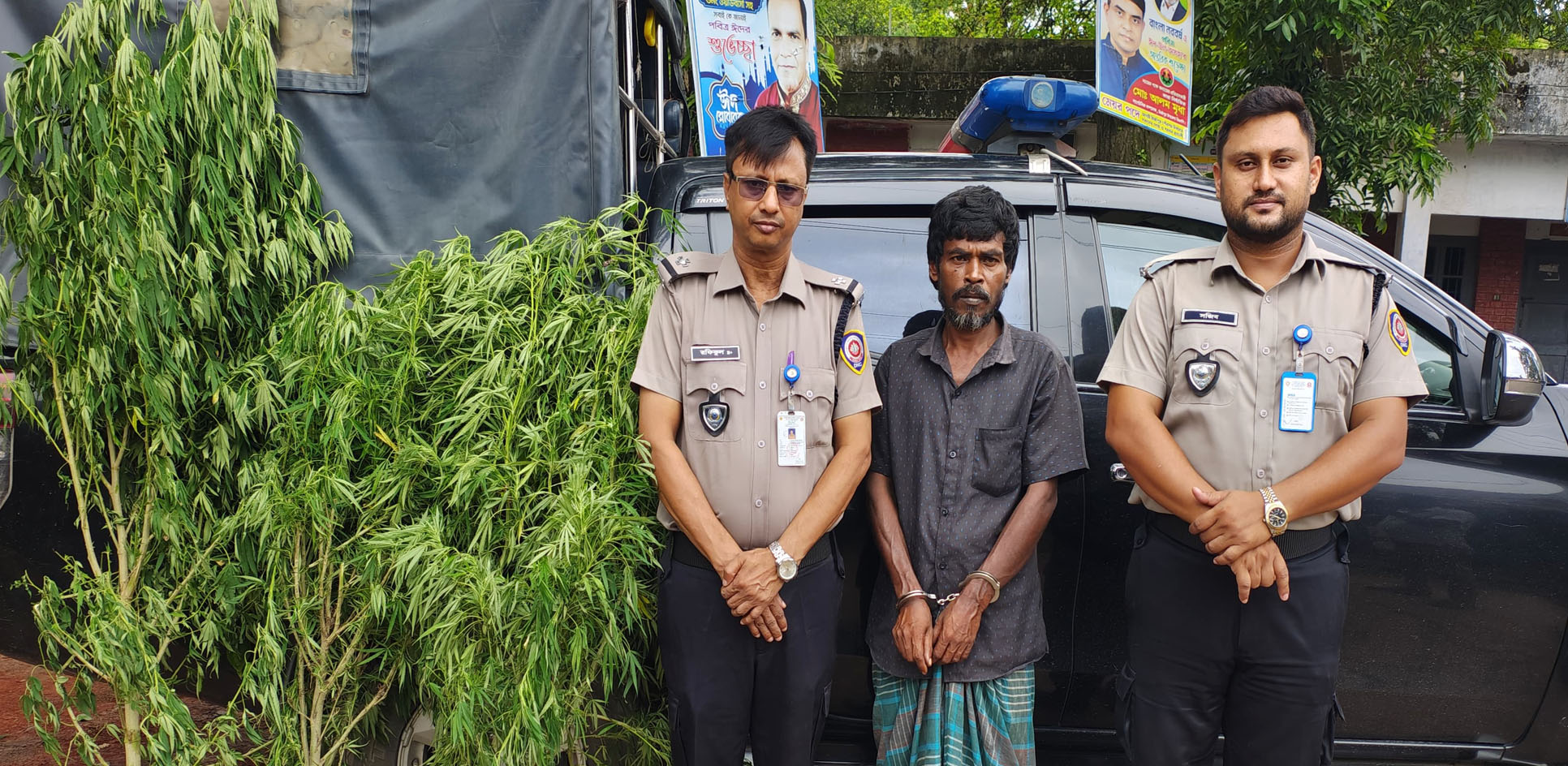 টাঙ্গাইলের মির্জাপুরে গাঁজার গাছ ও গাঁজাসহ মাদক কারবারি রিপন গ্রেফতার