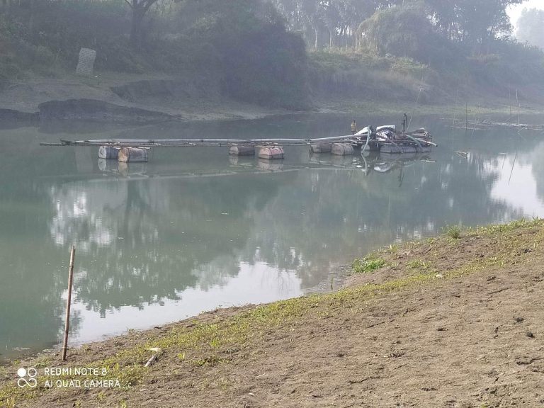 মির্জাপুরে ড্রেজার মেশিন দিয়ে বালু উত্তোলন বন্ধের দাবি