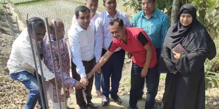 মির্জাপুরের সরিষাদাইড় মধ্যপাড়া কবরস্থানের পাকা প্রাচীর নির্মানের শুভ উদ্ভোধন