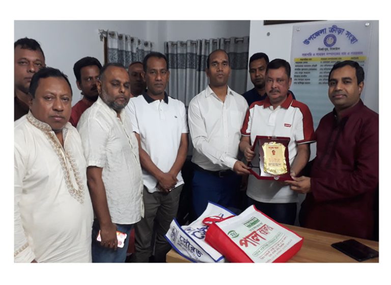 মির্জাপুরে উপজেলা নির্বাহী অফিসারকে ক্রীড়া সংস্থার পক্ষ থেকে বিদায়ী সংবর্ধনা