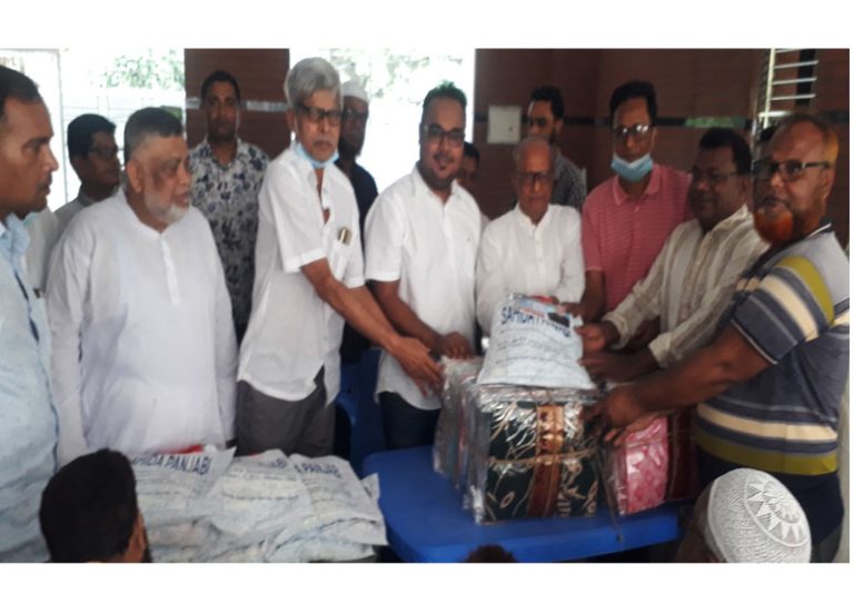 মির্জাপুরে ঈদে দলীয় নেতাকর্মীসহ দুই হাজার পরিবারকে শাড়ি-লুঙ্গি-পাঞ্জাবি উপহার দিলেন ব্যারিষ্টার সীমান্ত