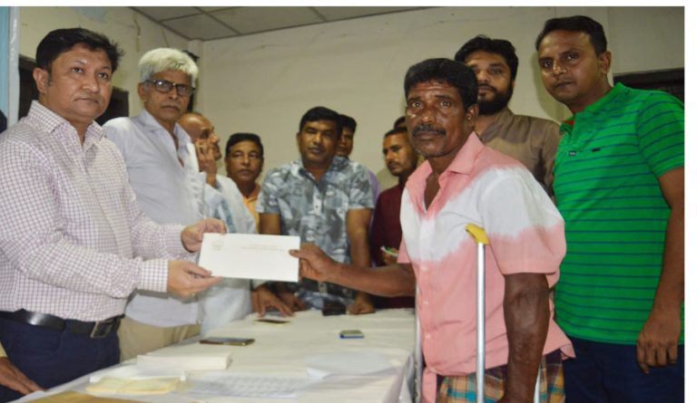 মির্জাপুরে এমপির উদ্যোগে প্রধানমন্ত্রীর ত্রাণ তহবিল থেকে ২৪ লাখ টাকা অনুদানের চেক বিতরণ