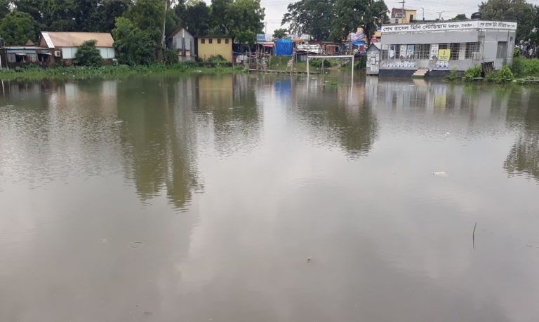 মির্জাপুরে স্মরণকালের বৃষ্টিতে শেখ রাসেল মিনি স্টেডিয়ামে অথৈয় পানি, রাস্তা ভেঙ্গে যোগাযোগ বিচ্ছিন্ন